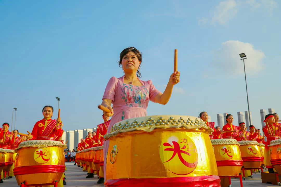 白世音光博将会主导488名击鼓手同场一起击打中华鼓。