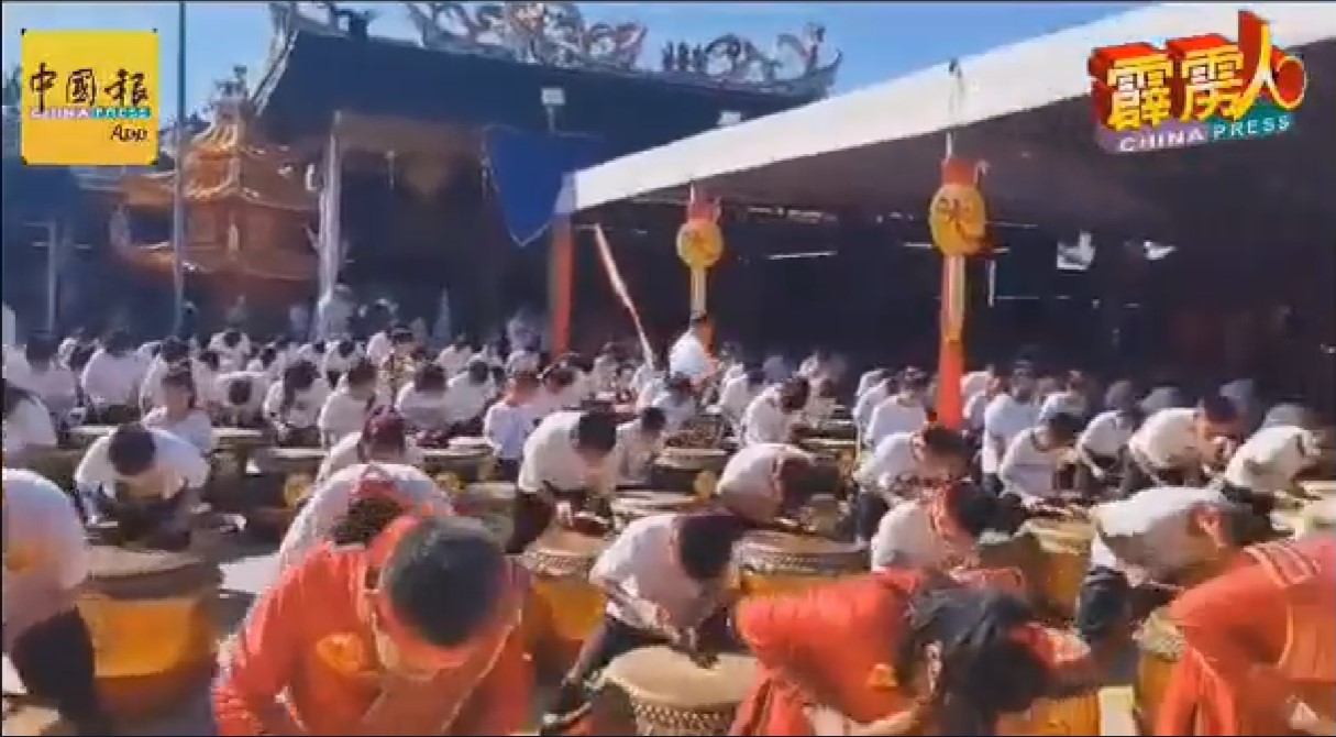 最多人齐敲击 508鼓声 撼进纪录大全