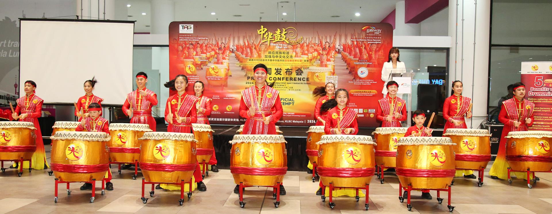 来自马来西亚和新加坡的中华鼓员