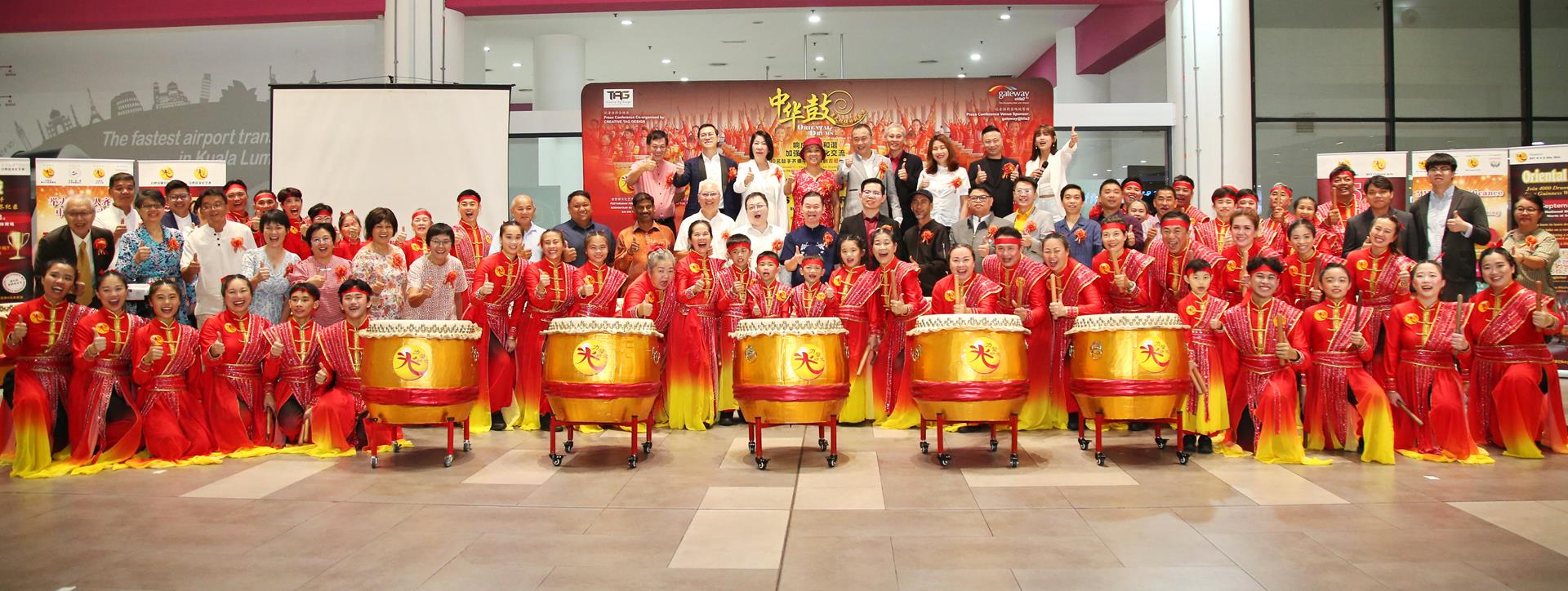 白世音（后排左4）为活动筹委会主席