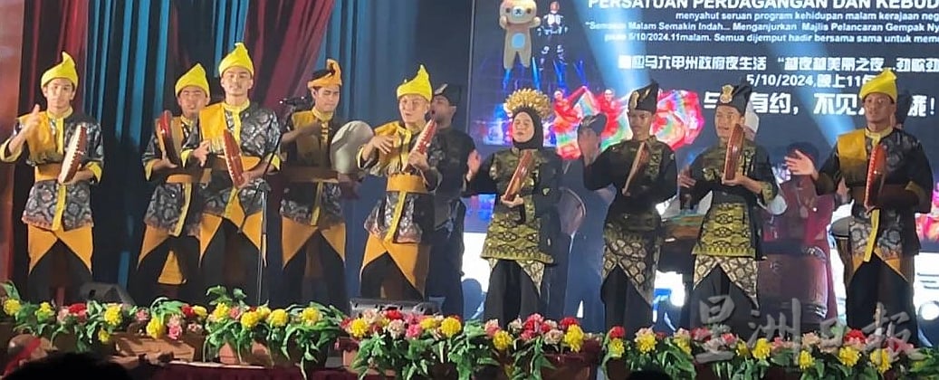 马来传统鼓乐表演，为嘉年华开场。（范纯玮摄）