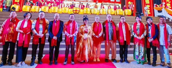 出席主宾合影，左起洪金发、赖丽清、许国栋、洪启明、游佳豪、白世音、林美美、许天成、汪爱泉、张轩宁、洪于尊及陈裕王。