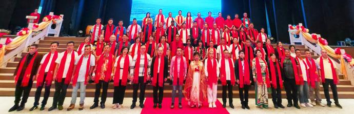 全体嘉宾合影。