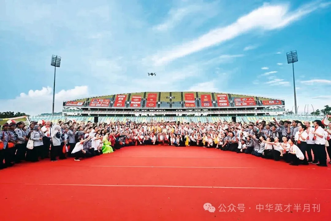 第二届“中华鼓·万仁鼓手齐奏世界和谐鼓”盛典全体工作人员合影