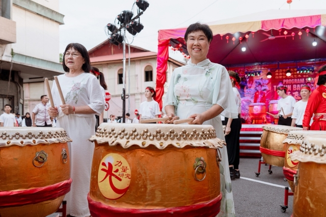 白世音带领团队,为222新春团拜启幕。