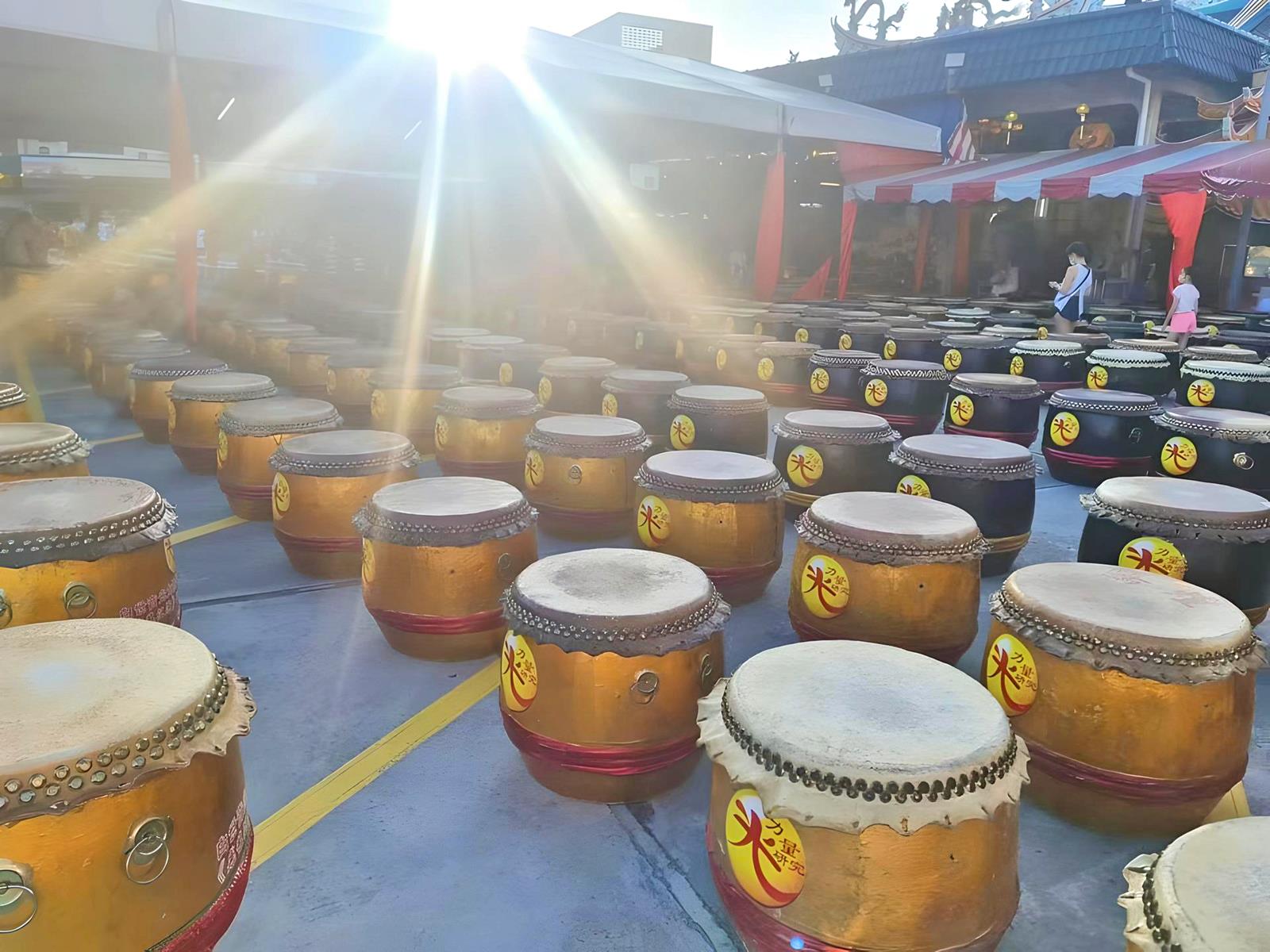 怡保斗母宫-摆满了金光明鼓-于天空的金光明相应-正能量满满