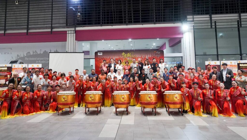 UTUSAN MALAYSIA：4,000 PEMALU GENDANG MALAYSIA BAKAL LAKAR REKOD DUNIA