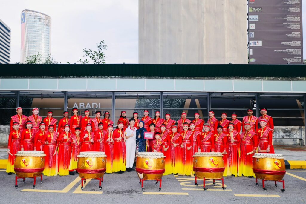 白世音文化艺术研究协会受邀在“东盟文化大游行@吉隆坡无车日早晨”活动中呈献中华鼓开场表演